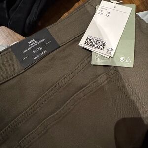 H&M low waist twill wide leg pants
New with tags
